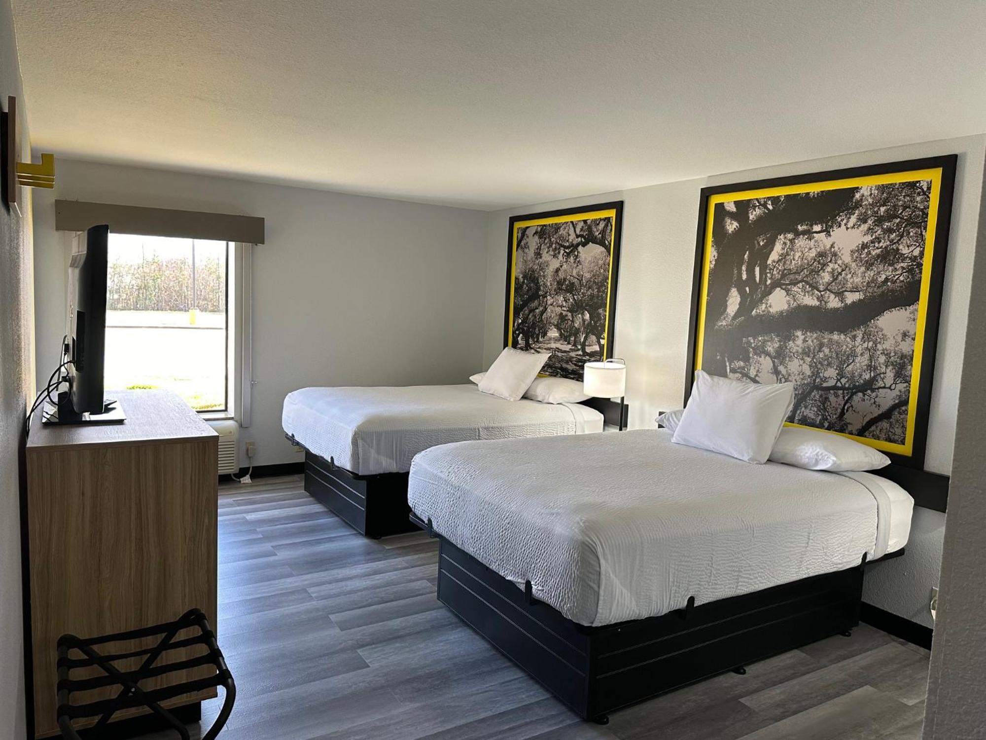 Super 8 By Wyndham Alexandria La Hotel Eksteriør billede