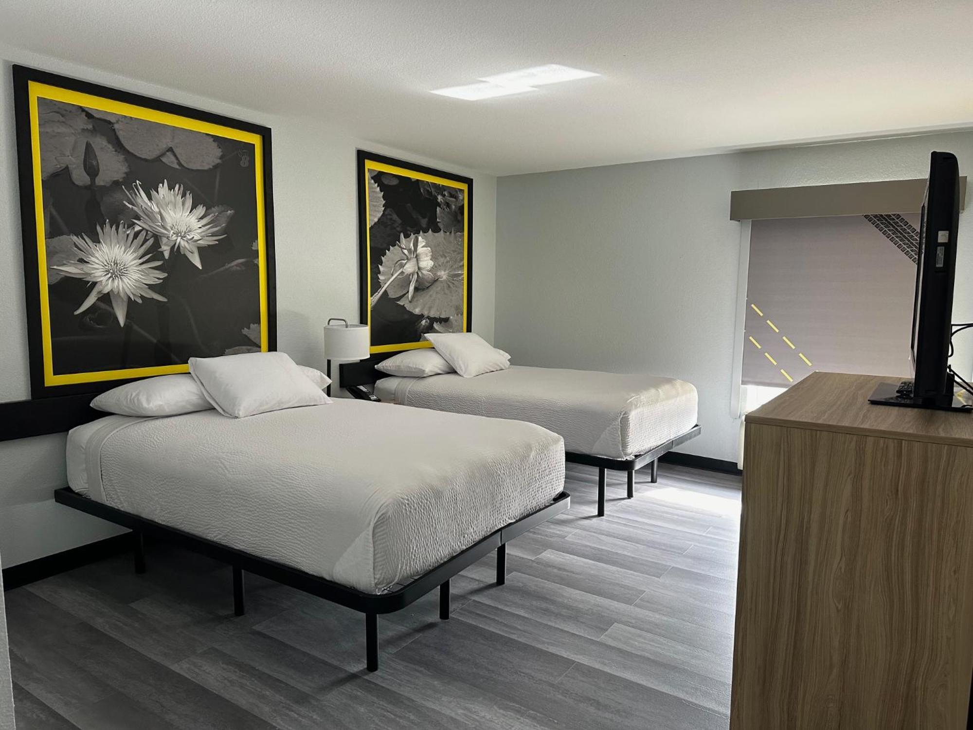 Super 8 By Wyndham Alexandria La Hotel Eksteriør billede