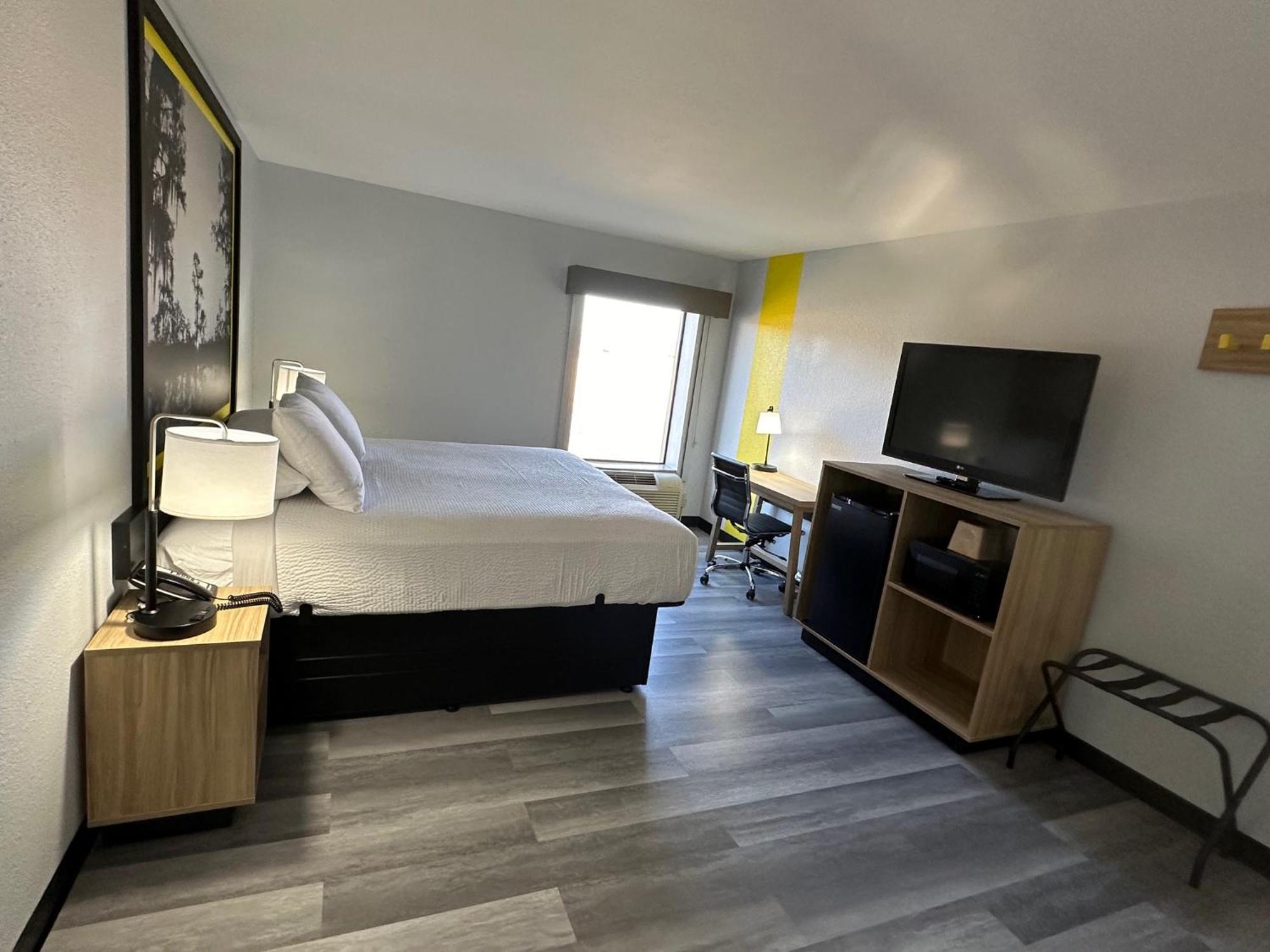 Super 8 By Wyndham Alexandria La Hotel Eksteriør billede