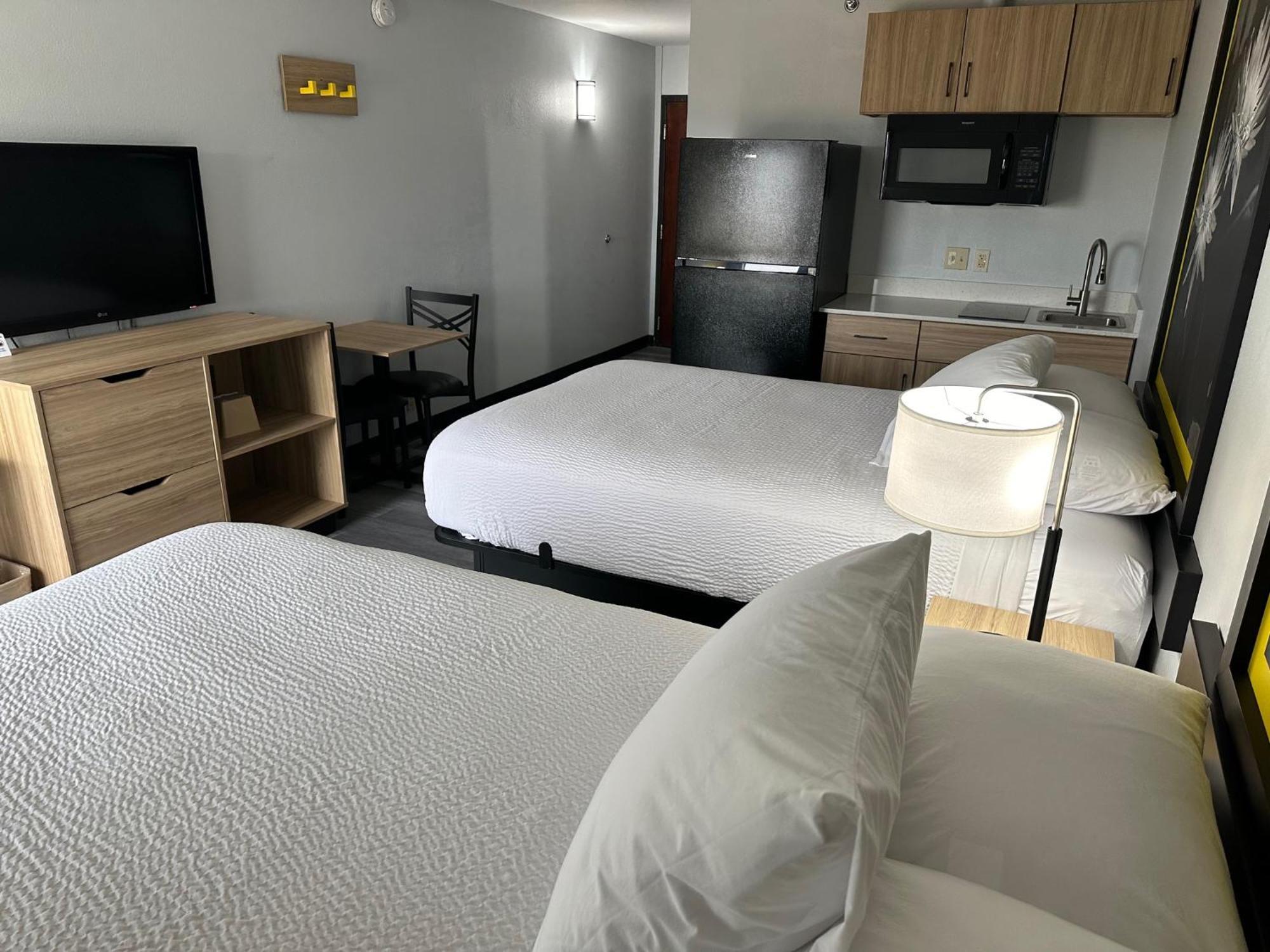 Super 8 By Wyndham Alexandria La Hotel Eksteriør billede