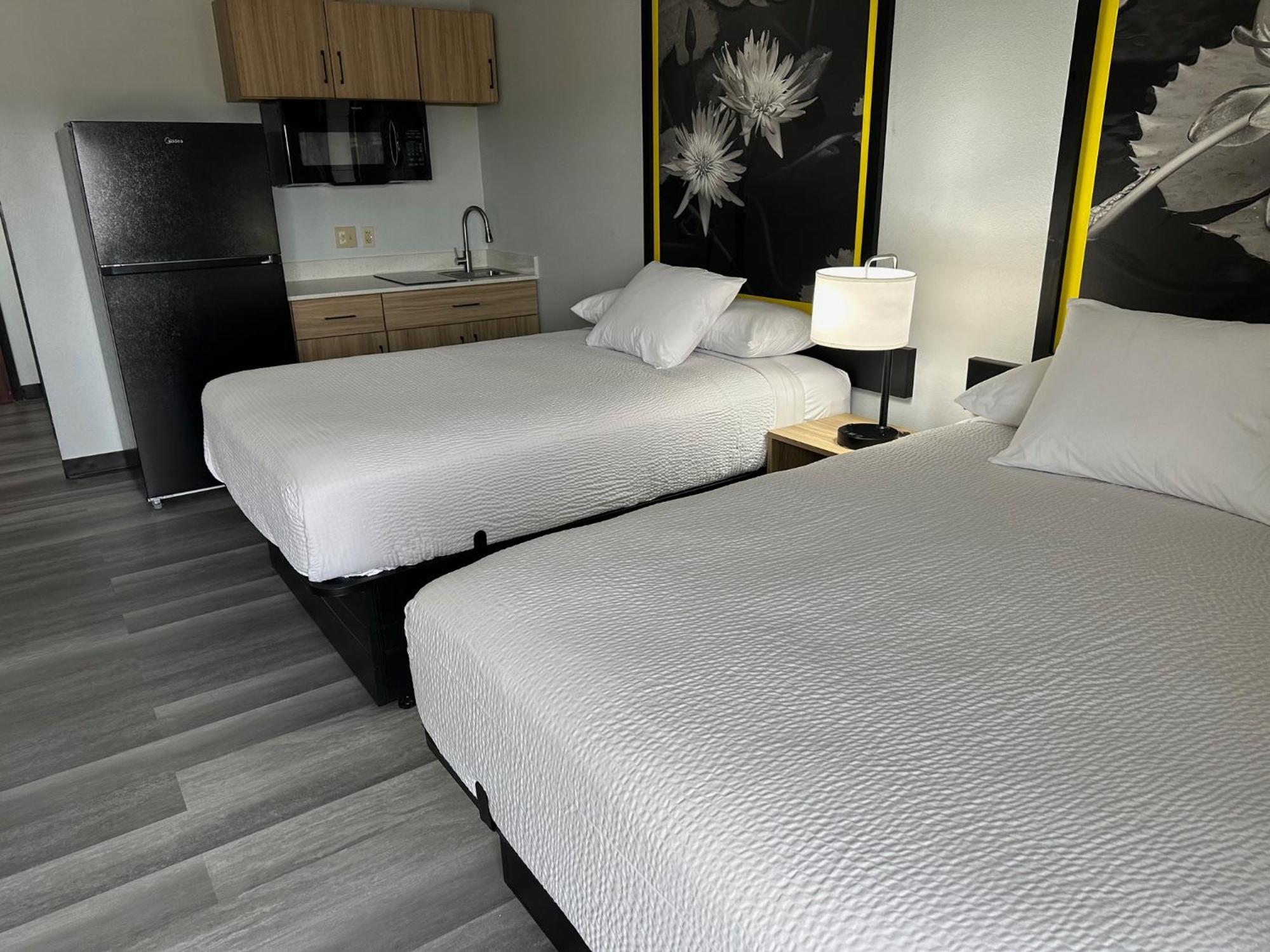 Super 8 By Wyndham Alexandria La Hotel Eksteriør billede