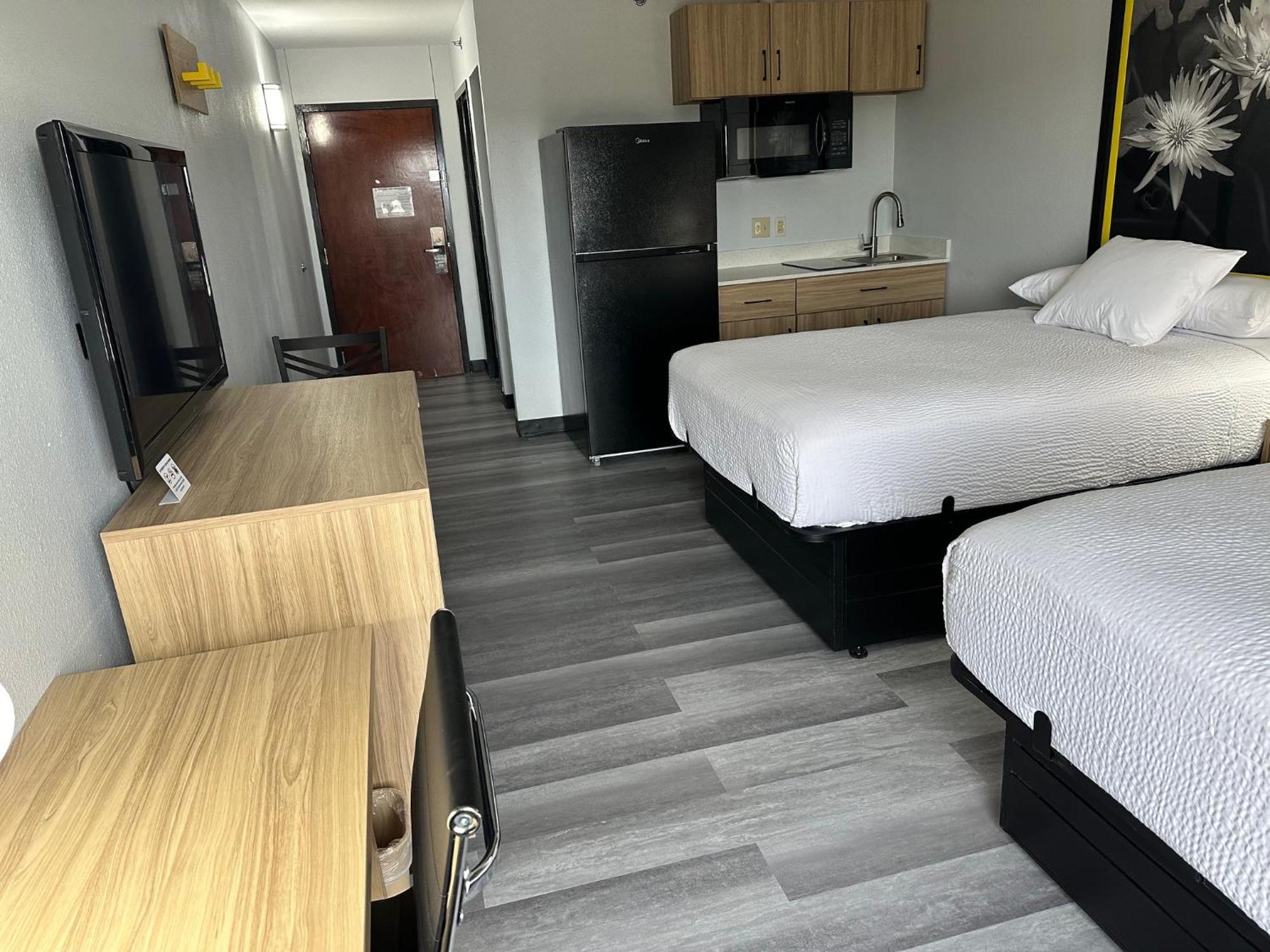 Super 8 By Wyndham Alexandria La Hotel Eksteriør billede